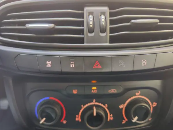 Fiat Tipo Station Wagon 2019 - 10780 EUR, 103800 km - AUTO.MOTO.pt - 103800km - foto 36 de 38