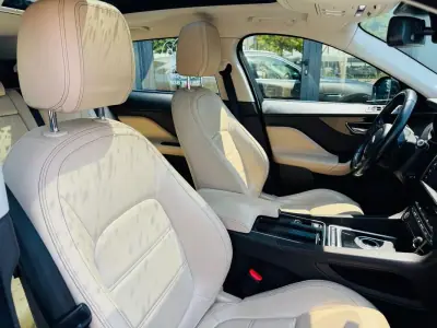Jaguar F-Pace 2017 - 24999 EUR, 78000 km - AUTO.MOTO.pt - 78000km - foto 20 de 32