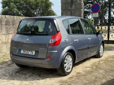 Renault Scénic 2007 - 2500 EUR, 284800 km - AUTO.MOTO.pt - 284800km - foto 4 de 11