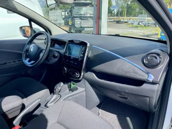 Renault Zoe 2019 - 12390 EUR, 46662 km - AUTO.MOTO.pt - 46662km - foto 26 de 32