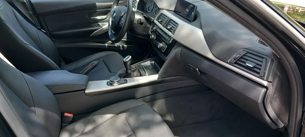 BMW 320 2017 - 16990 EUR, 138000 km - 138000km - foto 11 de 15