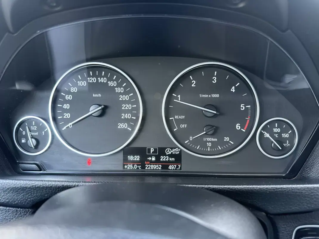 BMW 320 2013 - 12900 EUR, 228000 km - 228000km - foto 50 de 57