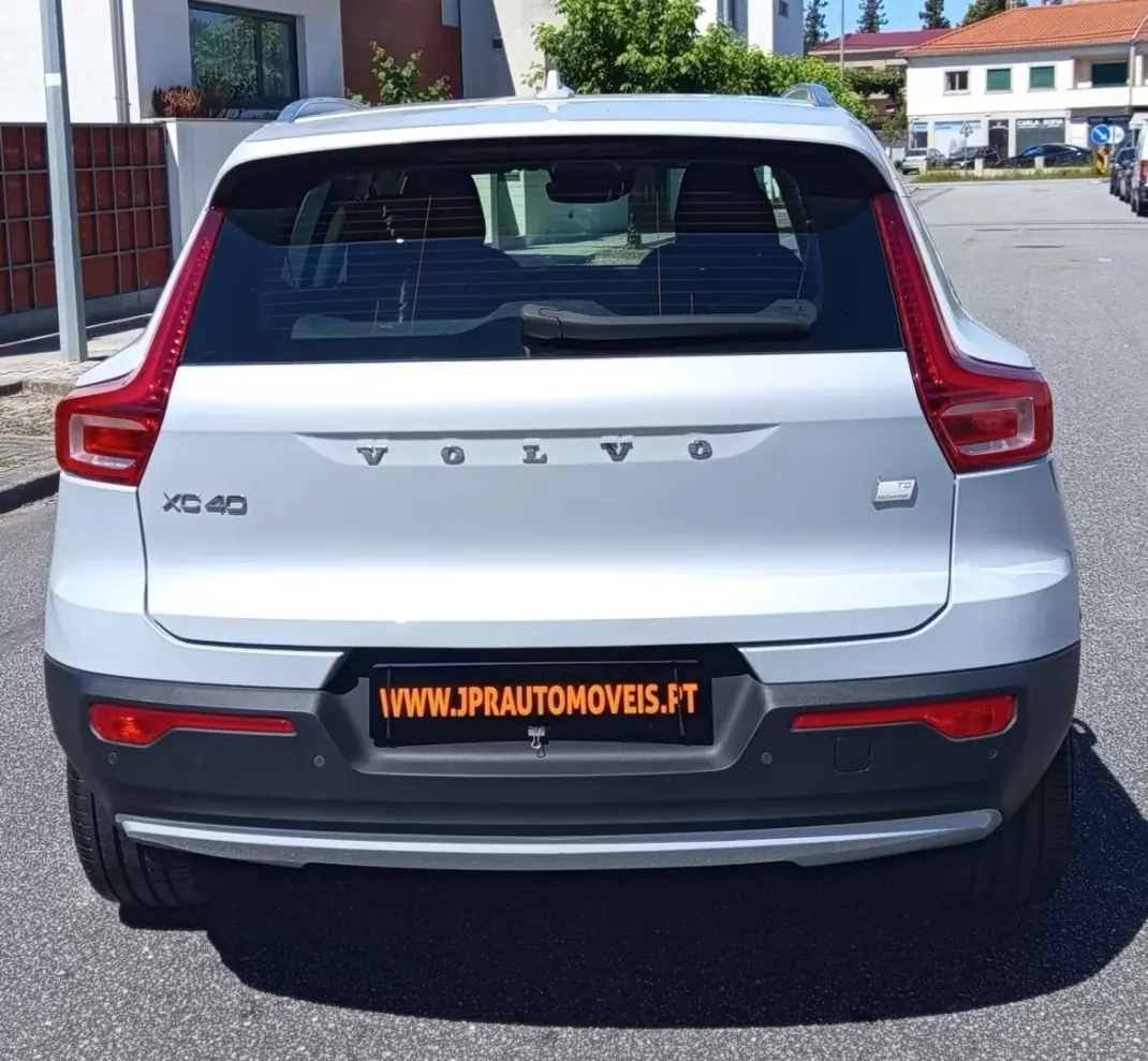 Volvo XC 40 2022 - 26490 EUR, 96032 km - AUTO.MOTO.pt - 96032km - foto 8 de 19