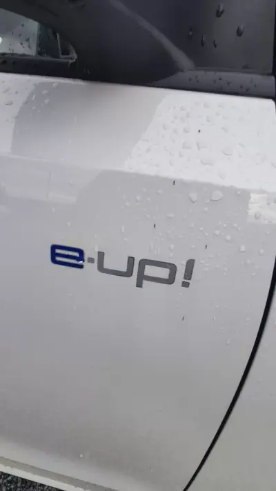 Volkswagen e-Up! 2020 - 11998 EUR, 0 km - AUTO.MOTO.pt - foto 7 de 23