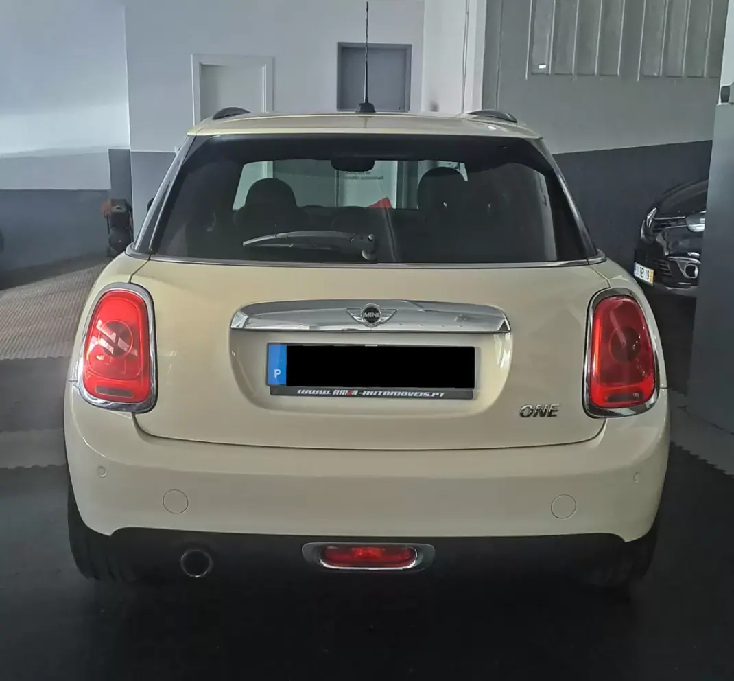 MINI 5 Portas 2015 - 12500 EUR, 130000 km - AUTO.MOTO.pt - 130000km - foto 5 de 19