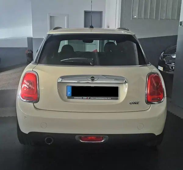 MINI 5 Portas 2015 - 11950 EUR, 130000 km - AUTO.MOTO.pt - 130000km - foto 5 de 19