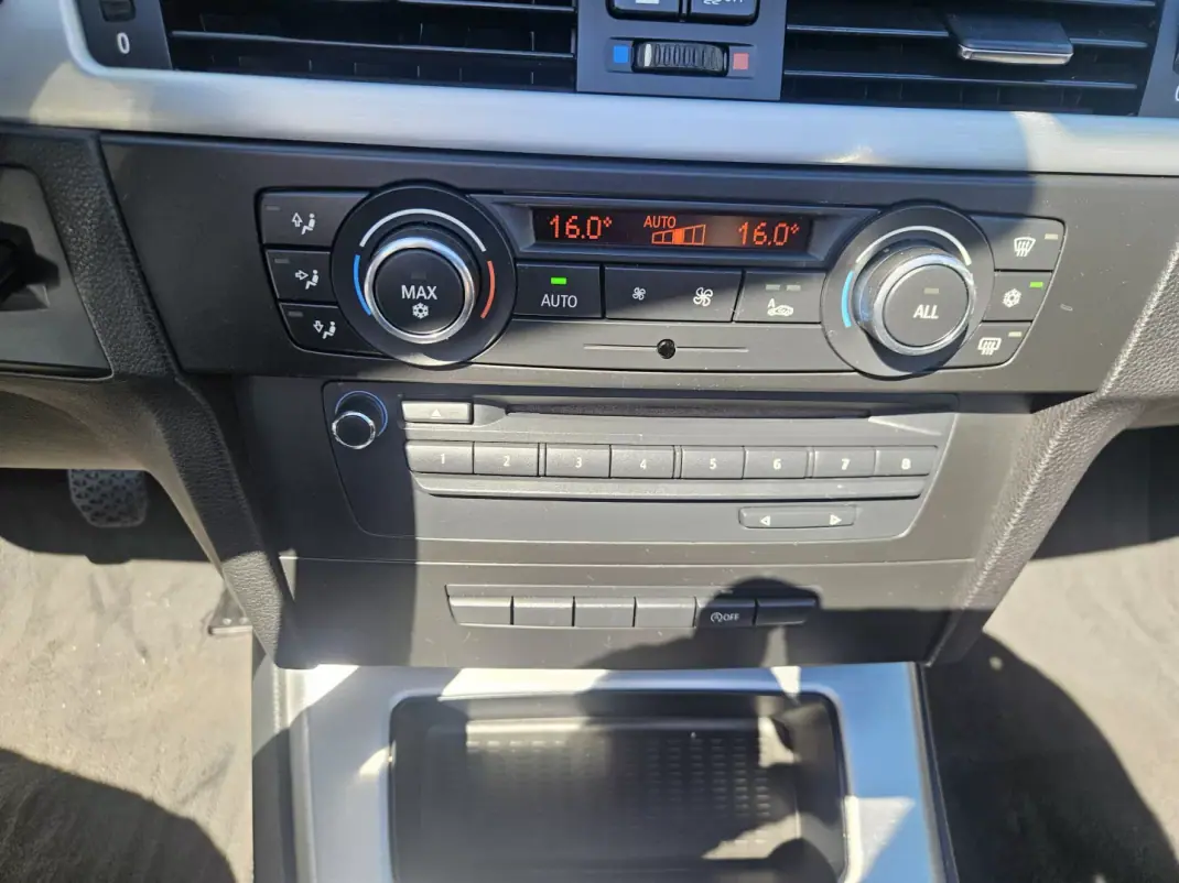 BMW 320 2011 - 17900 EUR, 109602 km - 109602km - foto 39 de 47