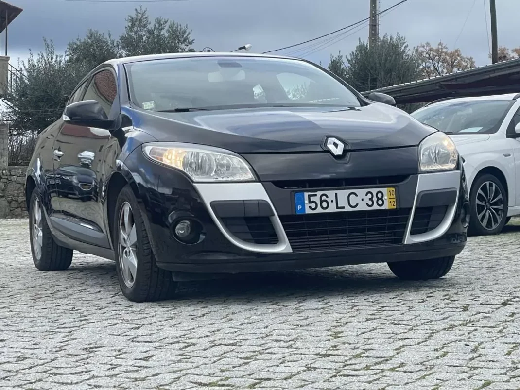 Renault Mégane Coupe 2010 - 9950 EUR, 106501 km - AUTO.MOTO.pt - 106501km - foto 3 de 10
