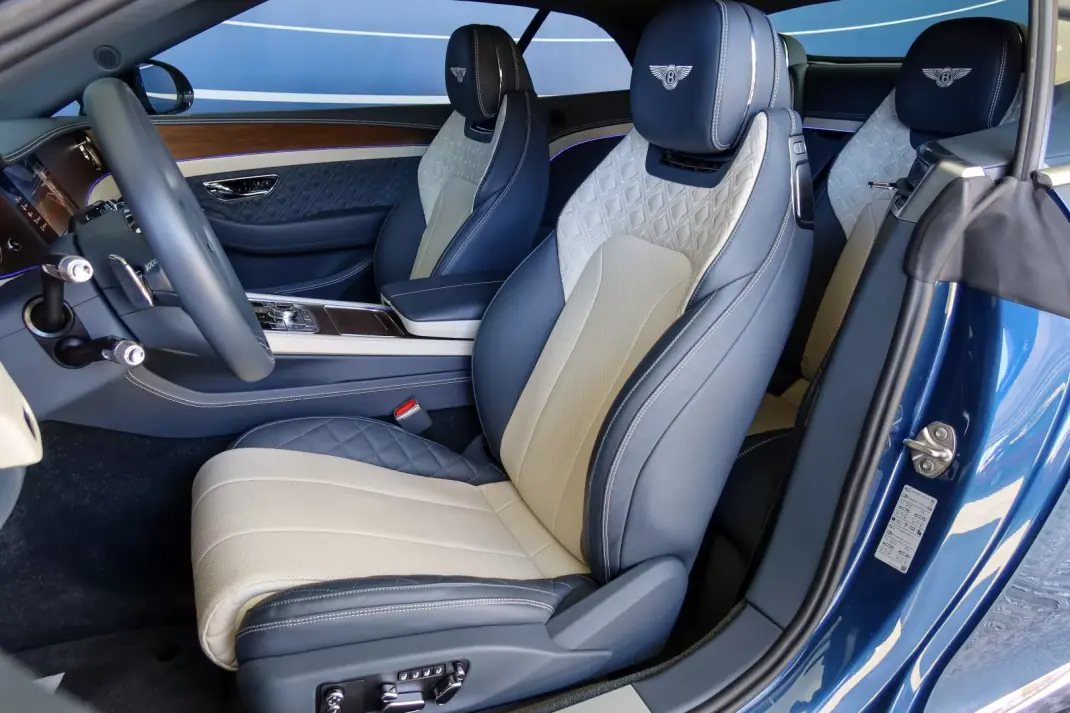 Bentley Continental GTC 2021 - 250000 EUR, 19562 km - 19562km - foto 14 de 28