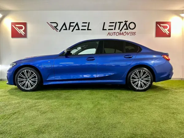 BMW 330 2019 - 29750 EUR, 99000 km - AUTO.MOTO.pt - 99000km - foto 10 de 46