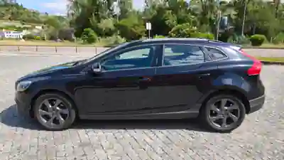 Volvo V40 Cross Country 2015 - 6990 EUR, 315000 km - AUTO.MOTO.pt - 315000km - foto 4 de 22