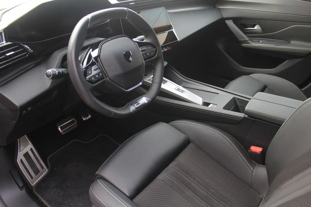 Peugeot 408 2025 - 31500 EUR, 20127 km - 20127km - foto 6 de 13
