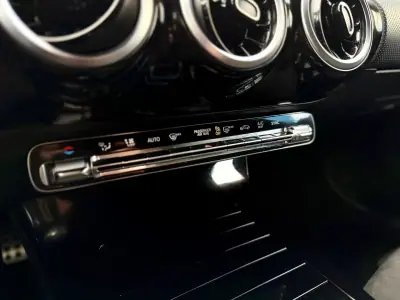Mercedes-Benz CLA 180 2019 - 29950 EUR, 73000 km - AUTO.MOTO.pt - 73000km - foto 24 de 33