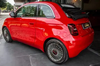 Fiat 500e C 2021 - 16750 EUR, 53714 km - AUTO.MOTO.pt - 53714km - foto 3 de 38