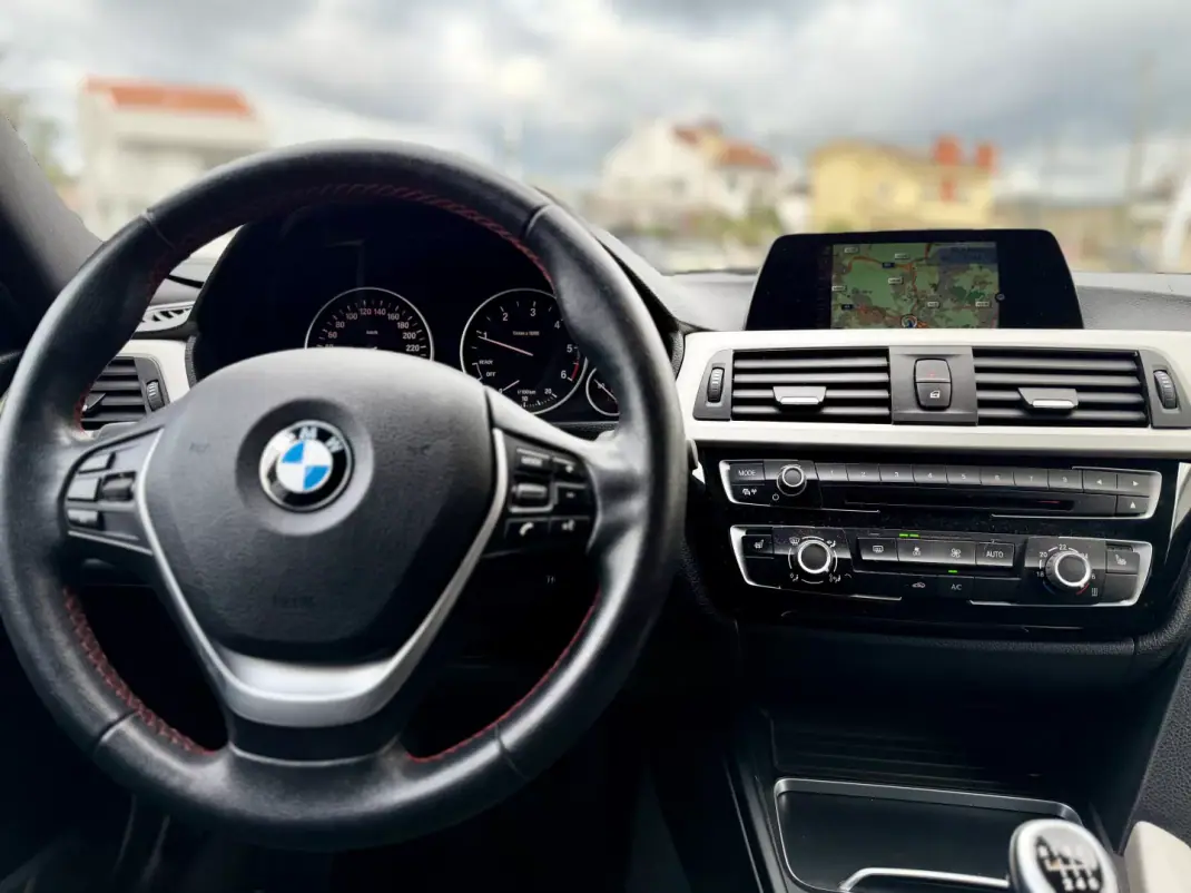 BMW 318 2016 - 15950 EUR, 172000 km - 172000km - foto 16 de 27