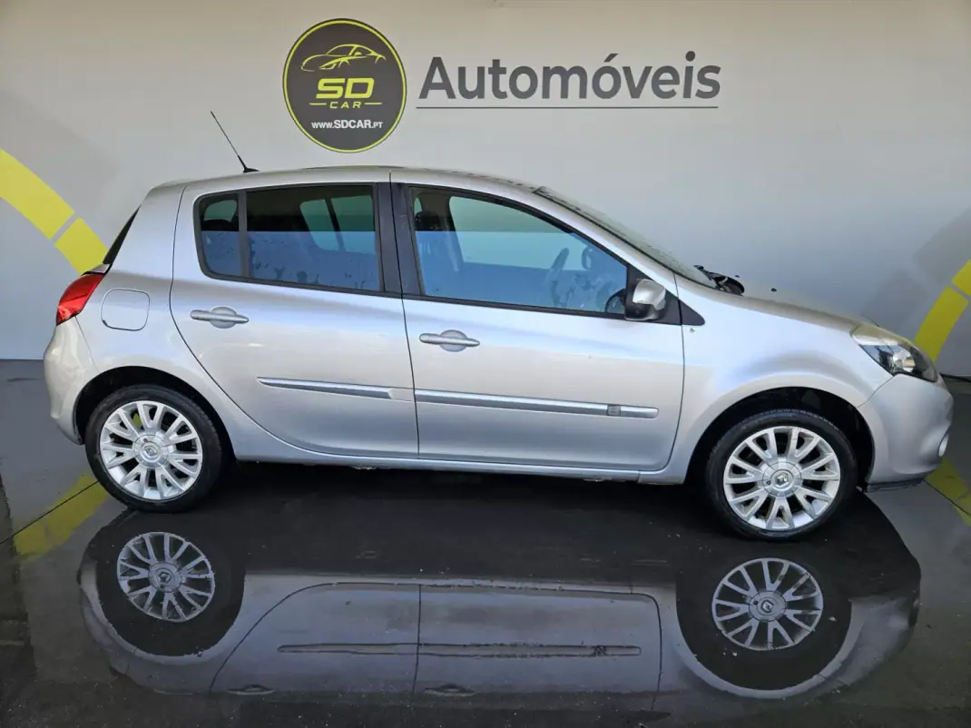 Renault Clio 2010 - 5950 EUR, 110000 km - AUTO.MOTO.pt - 110000km - foto 3 de 8