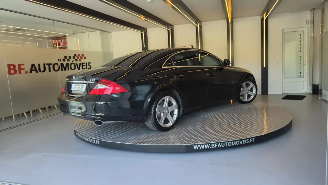 Mercedes-Benz CLS 320 2008 - 12900 EUR, 314479 km - 314479km - foto 22 de 60