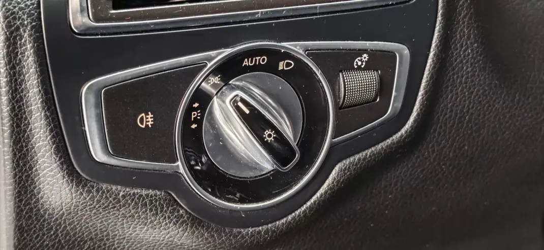 Mercedes-Benz C 220 2016 - 22990 EUR, 170000 km - AUTO.MOTO.pt - 170000km - foto 23 de 36