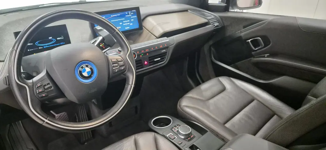 BMW i3 2017 - 17990 EUR, 55009 km - AUTO.MOTO.pt - 55009km - foto 17 de 44