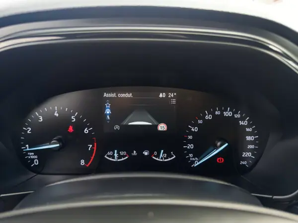 Ford Focus 2020 - 15990 EUR, 97000 km - AUTO.MOTO.pt - 97000km - foto 25 de 42