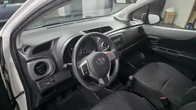 Toyota Yaris 2012 - 8490 EUR, 154000 km - AUTO.MOTO.pt - 154000km - foto 5 de 19