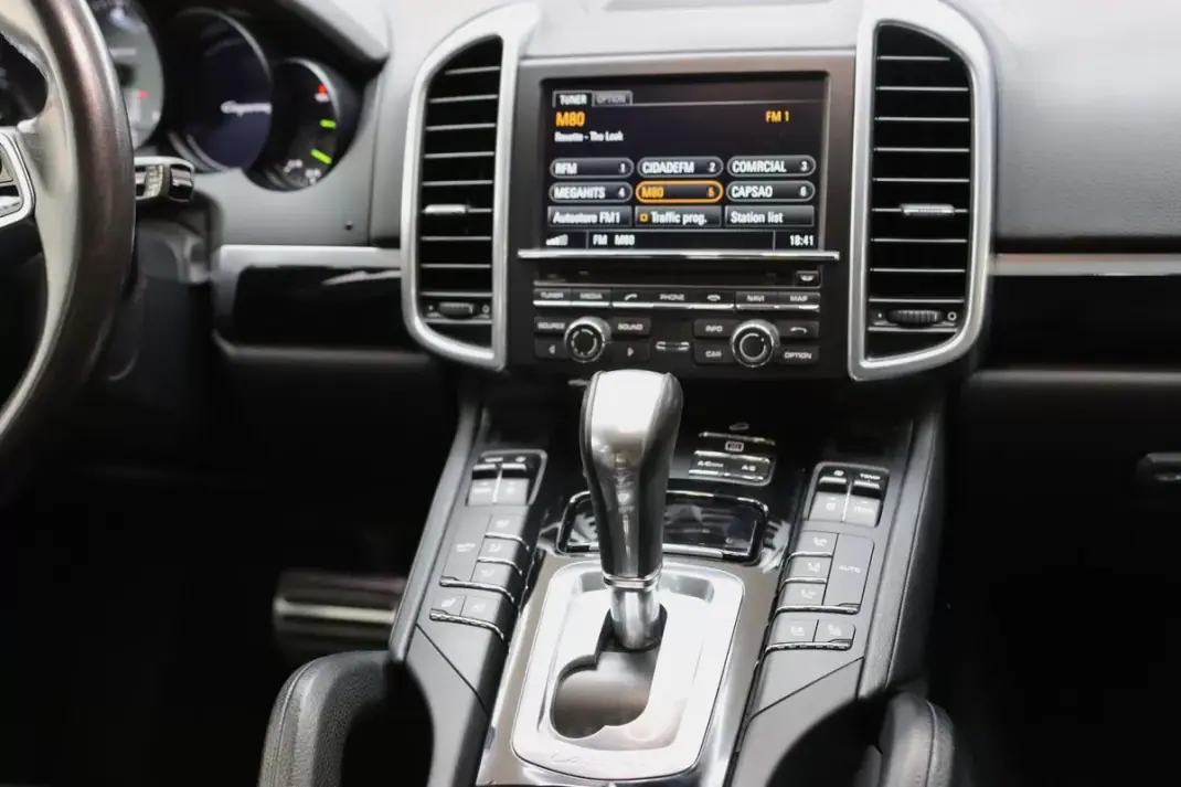 Porsche Cayenne 2015 - 41900 EUR, 140000 km - 140000km - foto 16 de 32