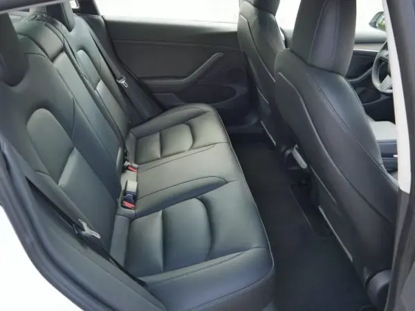 Tesla Model 3 2022 - 29450 EUR, 73183 km - AUTO.MOTO.pt - 73183km - foto 7 de 9
