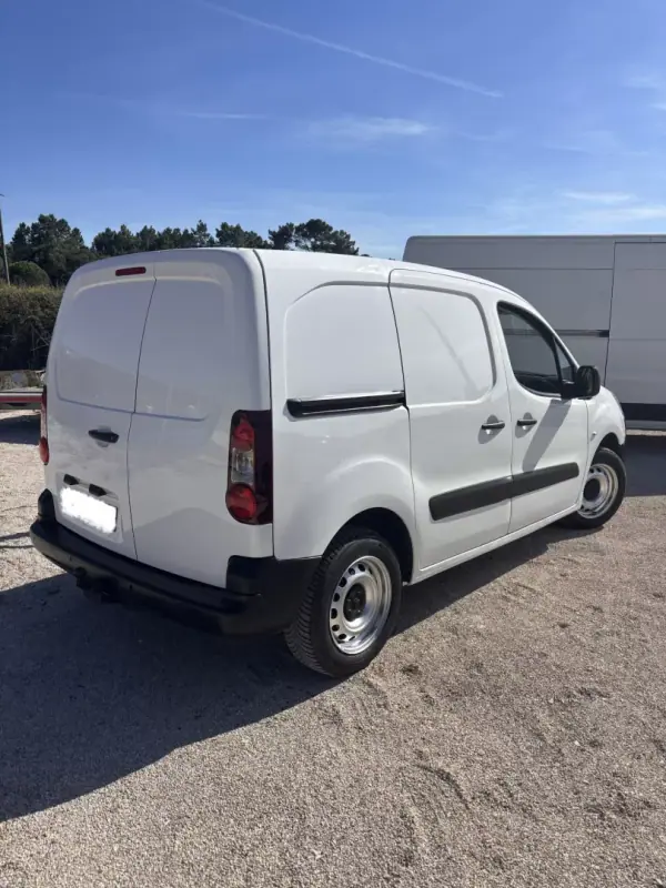 Citroën Berlingo berlingo 3 LUGARES 2016 Diesel — 235 000 km Citroën Berlingo berlingo 3 LUGARES 2016 Diesel