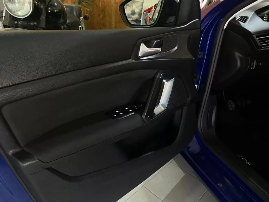 Peugeot 308 2018 - 13900 EUR, 114000 km - 114000km - foto 7 de 19