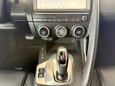 Jaguar E-Pace 2018 - 27990 EUR, 120110 km - AUTO.MOTO.pt - 120110km - foto 18 de 32