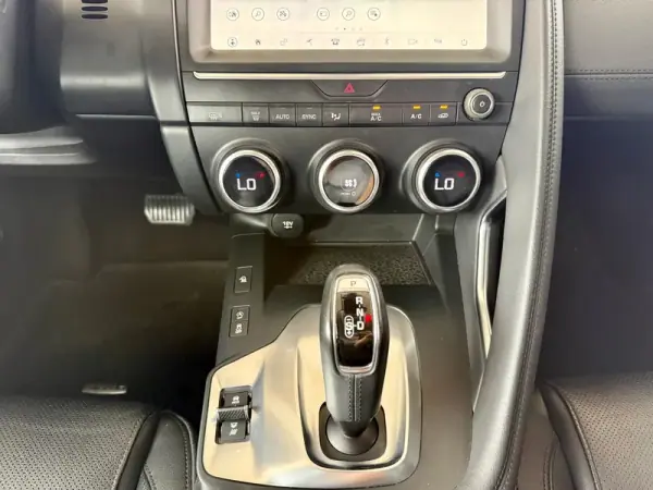 Jaguar E-Pace 2018 - 27990 EUR, 120110 km - AUTO.MOTO.pt - 120110km - foto 18 de 32
