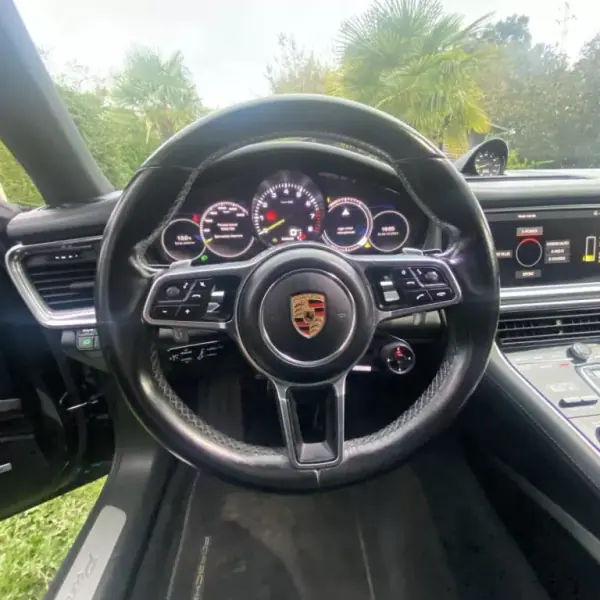 Porsche Panamera Sport Turismo 2019 - 69990 EUR, 210000 km - AUTO.MOTO.pt - 210000km - foto 19 de 50