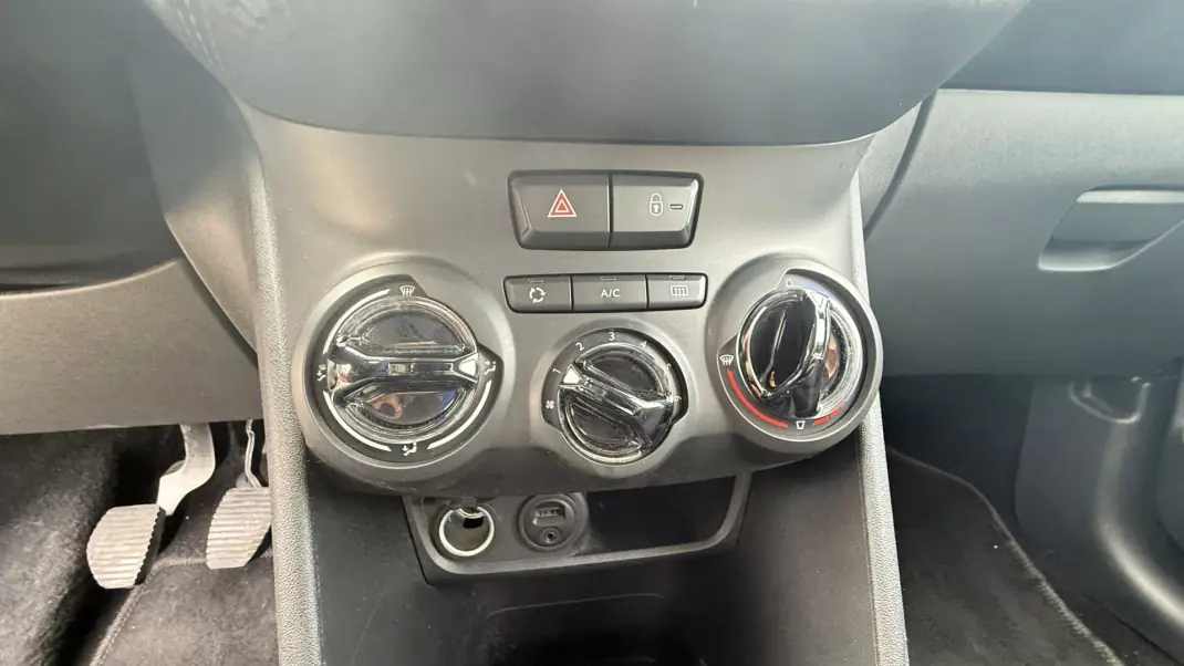 Peugeot 2008 2016 - 10590 EUR, 55500 km - AUTO.MOTO.pt - 55500km - foto 17 de 36