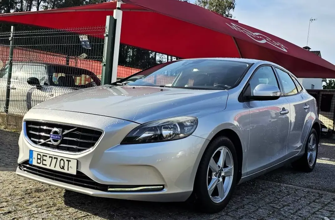 Volvo V40 2014 - 11500 EUR, 154200 km - AUTO.MOTO.pt - 154200km - foto 4 de 20