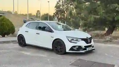 Renault Mégane 2019 - 25999 EUR, 110000 km - foto 2 de 9