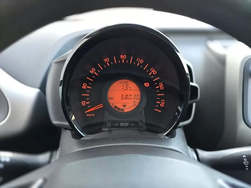 Peugeot 108 2014 - 6750 EUR, 58030 km - AUTO.MOTO.pt - 58030km - foto 12 de 28