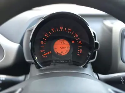 Peugeot 108 2014 - 6750 EUR, 58030 km - AUTO.MOTO.pt - 58030km - foto 12 de 28