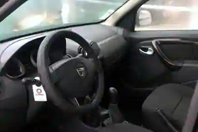 Dacia Duster 2010 - 6250 EUR, 155000 km - AUTO.MOTO.pt - 155000km - foto 3 de 24