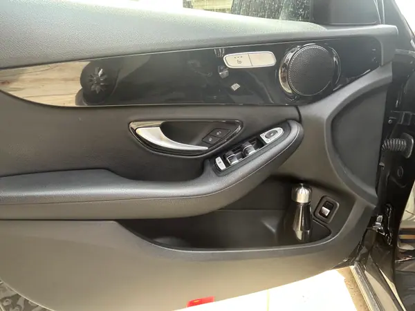 Mercedes-Benz C 180 2019 - 16500 EUR, 215000 km - AUTO.MOTO.pt - 215000km - foto 11 de 13