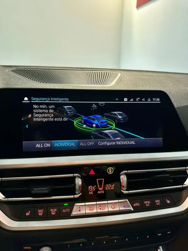 BMW 330e 2019 - 29750 EUR, 99000 km - AUTO.MOTO.pt - 99000km - foto 28 de 46