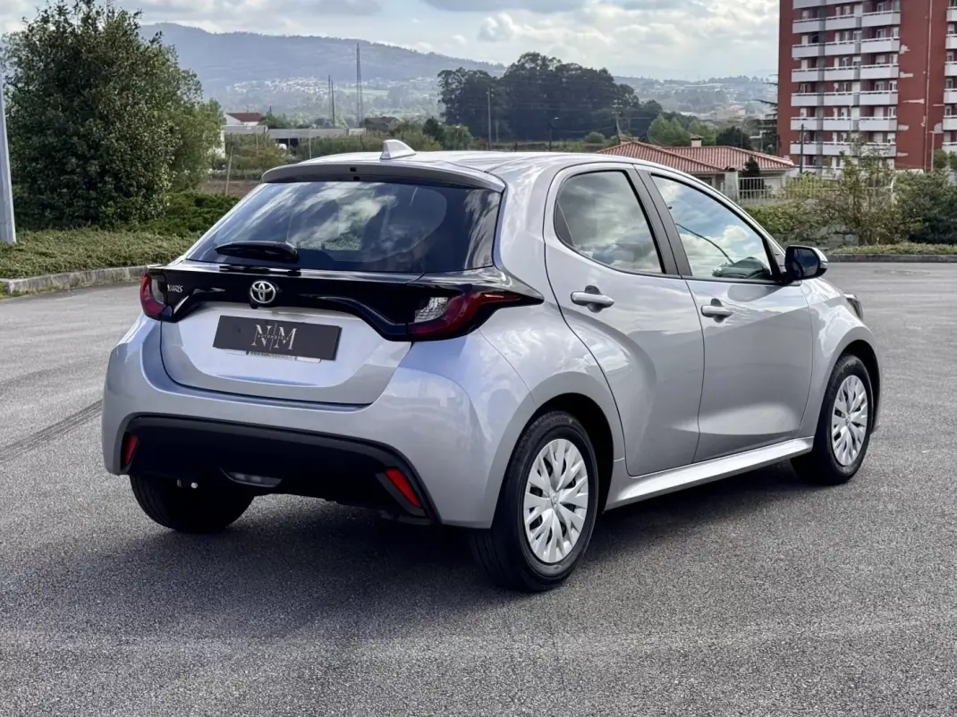 Toyota Yaris 2023 - 17990 EUR, 22000 km - AUTO.MOTO.pt - 22000km - foto 6 de 28
