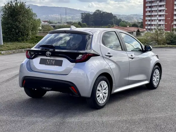 Toyota Yaris 2023 - 17990 EUR, 22000 km - AUTO.MOTO.pt - 22000km - foto 6 de 28