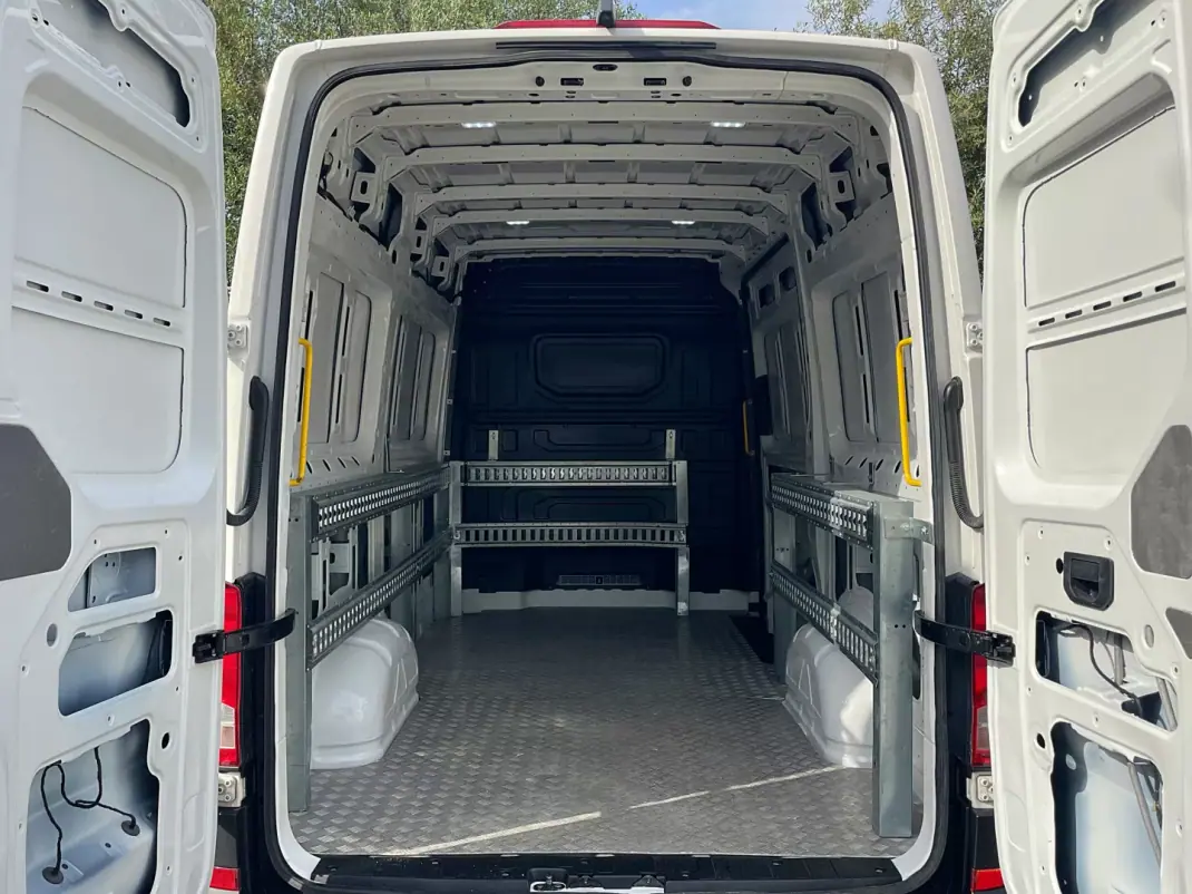 VW Crafter 2.0 TDI L3H3 IVA Dedutível 2022 - 26450 EUR, 128000 km - AUTO.MOTO.pt - 128000km - foto 16 de 33