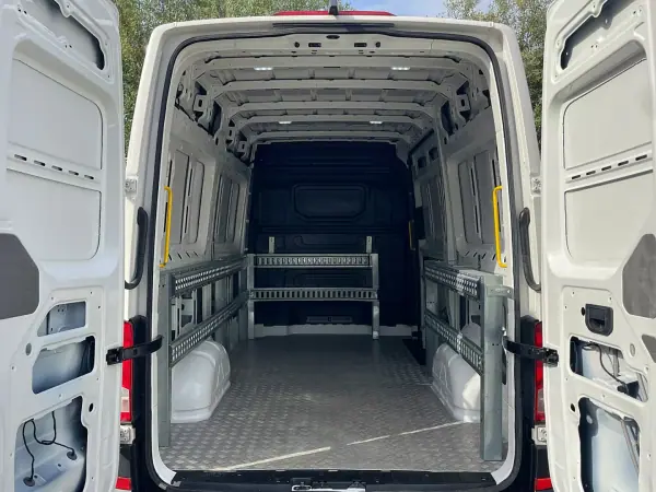 VW Crafter 2.0 TDI L3H3 IVA Dedutível 2022 - 26450 EUR, 128000 km - AUTO.MOTO.pt - 128000km - foto 16 de 33
