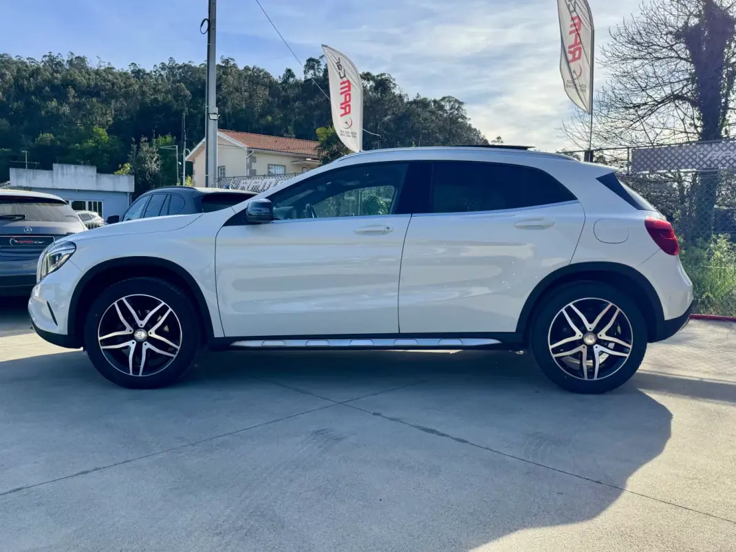 Mercedes-Benz GLA 180 2016 - 17999 EUR, 180000 km - AUTO.MOTO.pt - 180000km - foto 23 de 24