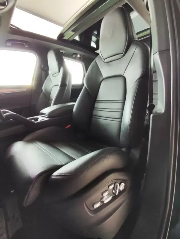 Porsche Cayenne 2020 - 74500 EUR, 67300 km - AUTO.MOTO.pt - 67300km - foto 27 de 40