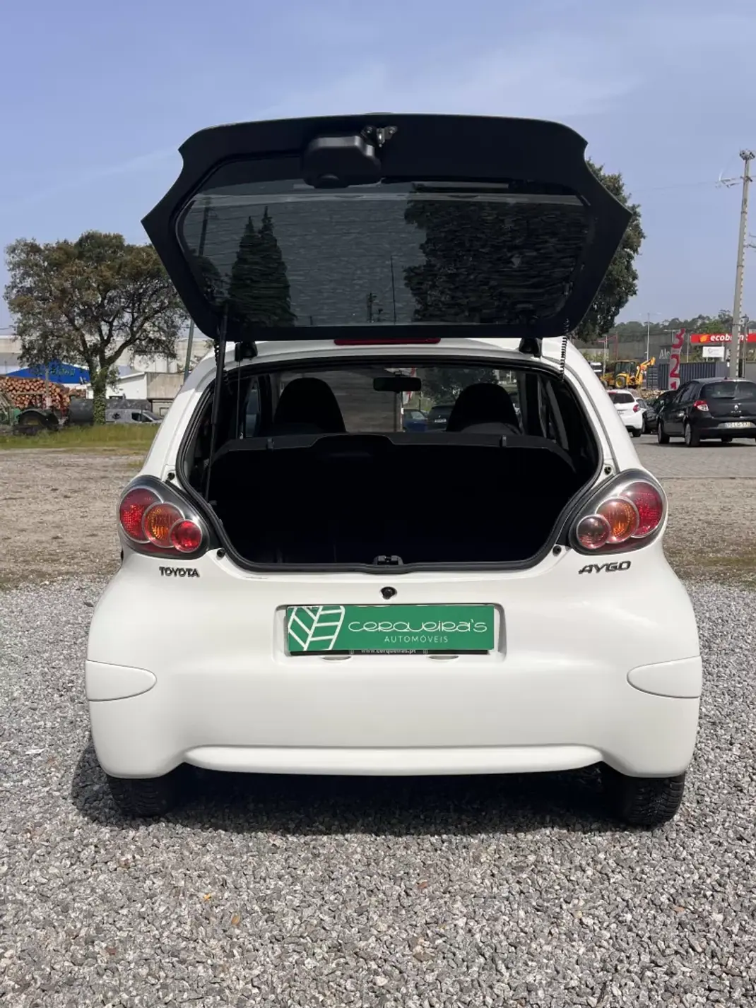 Toyota Aygo 2011 - 7000 EUR, 114200 km - AUTO.MOTO.pt - 114200km - foto 6 de 16