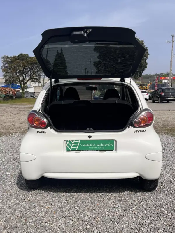 Toyota Aygo 2011 - 7000 EUR, 114200 km - AUTO.MOTO.pt - 114200km - foto 6 de 16