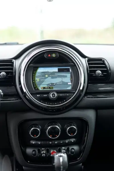 MINI Clubman 2016 - 16550 EUR, 129000 km - AUTO.MOTO.pt - 129000km - foto 18 de 28