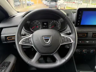 Dacia Sandero 2022 - 15600 EUR, 27510 km - AUTO.MOTO.pt - 27510km - foto 8 de 19